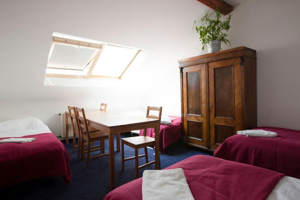 Hostel Rosemary Prag Exteriör bild