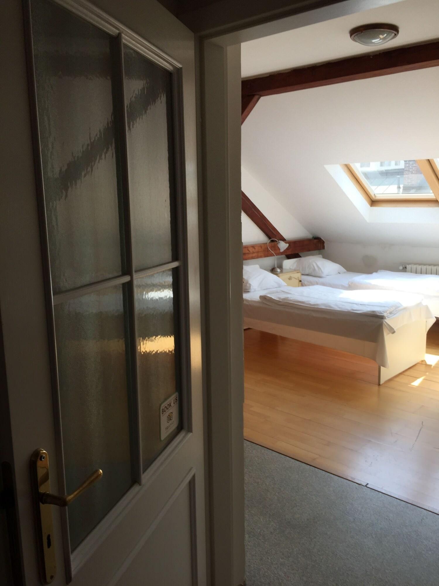Hostel Rosemary Prag Exteriör bild