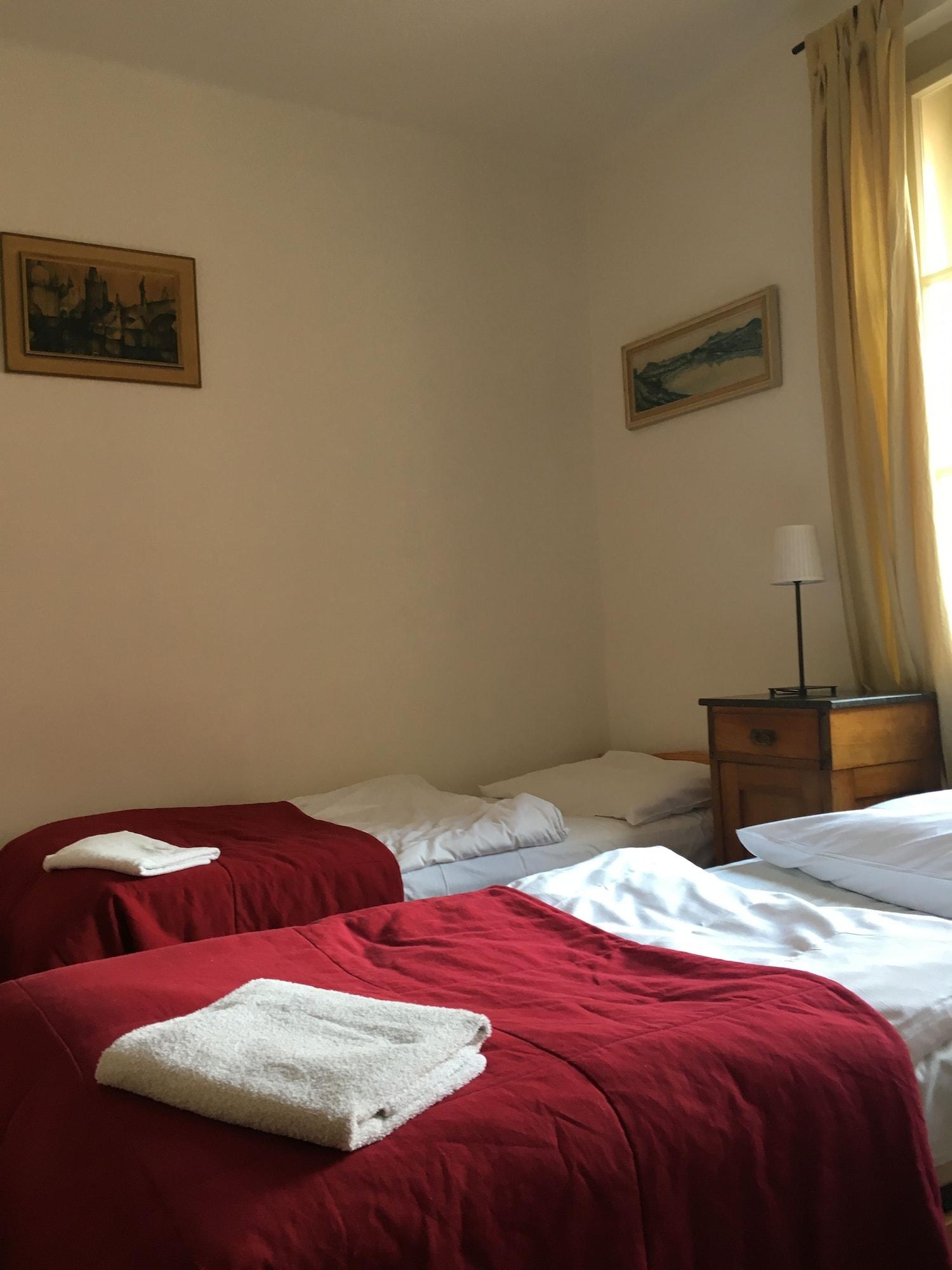 Hostel Rosemary Prag Exteriör bild