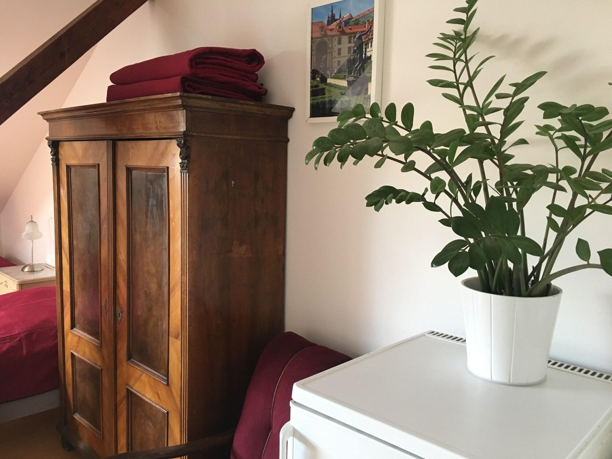 Hostel Rosemary Prag Exteriör bild