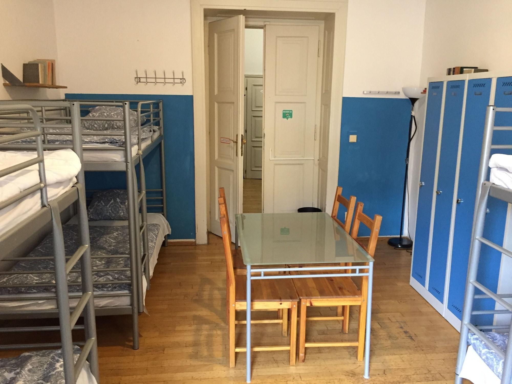 Hostel Rosemary Prag Exteriör bild