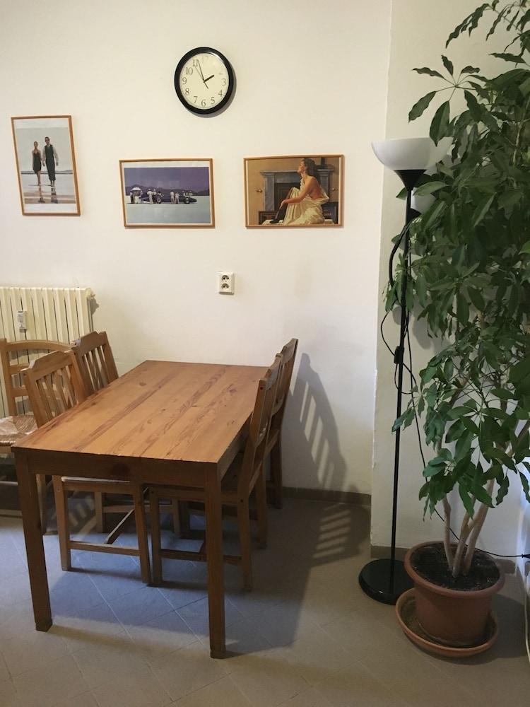 Hostel Rosemary Prag Exteriör bild
