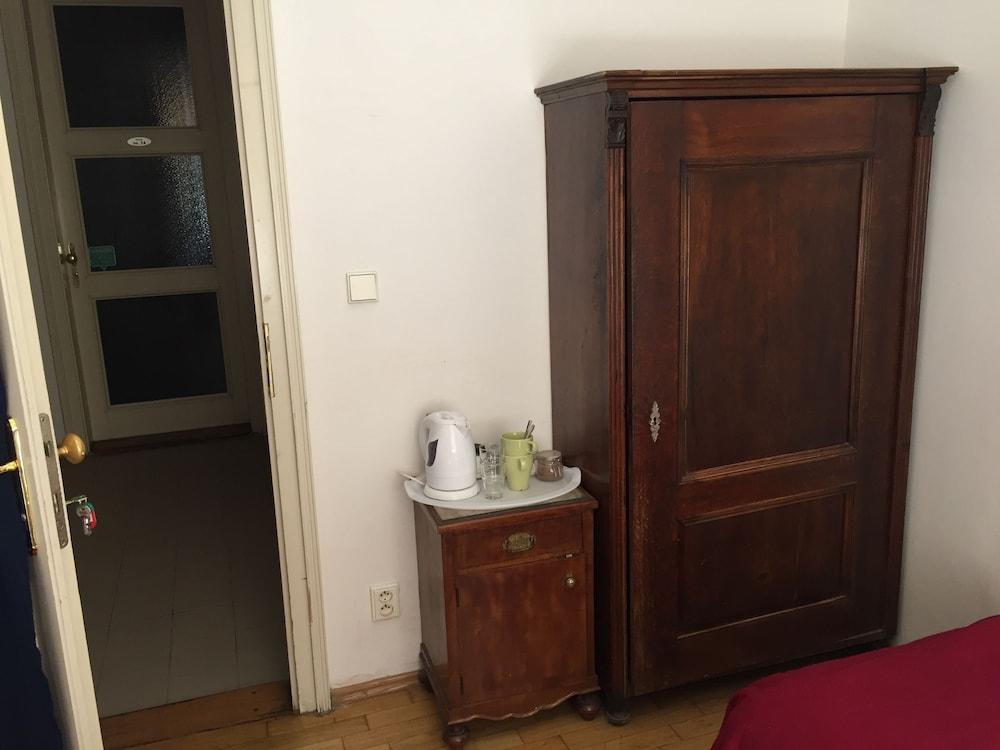 Hostel Rosemary Prag Exteriör bild