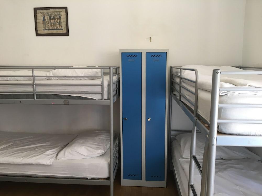 Hostel Rosemary Prag Exteriör bild