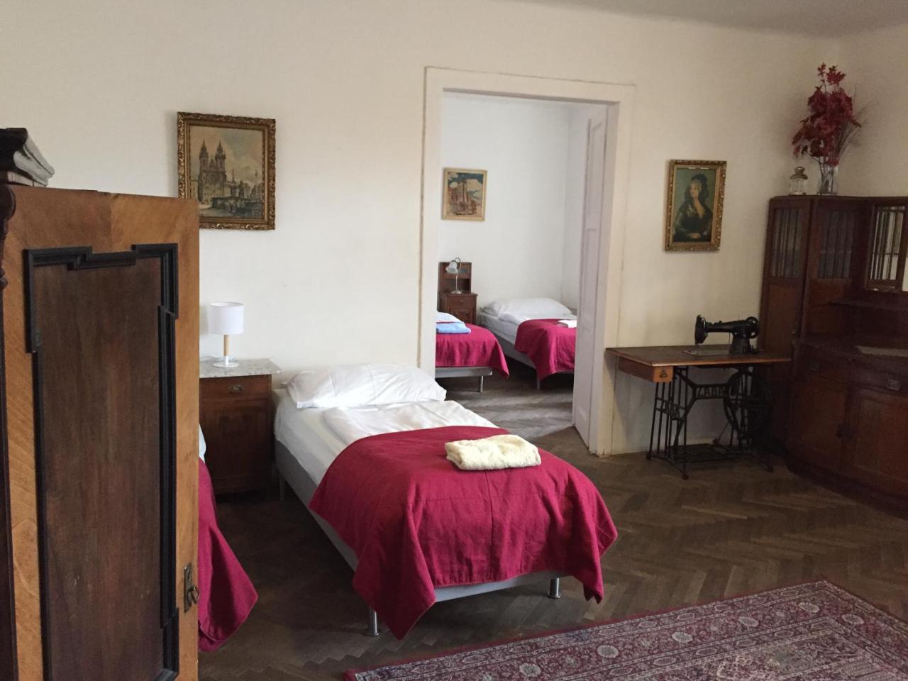 Hostel Rosemary Prag Exteriör bild