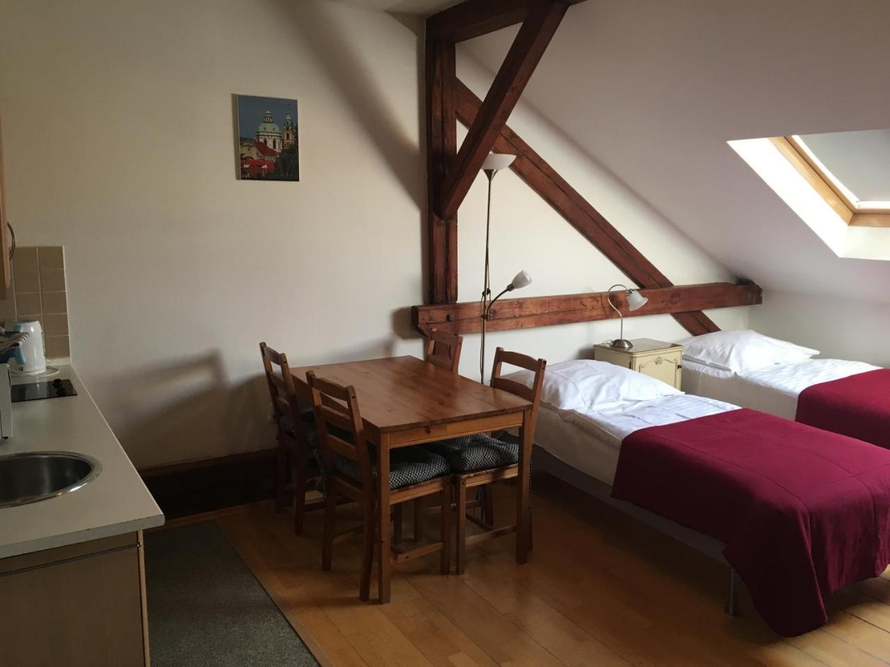 Hostel Rosemary Prag Exteriör bild