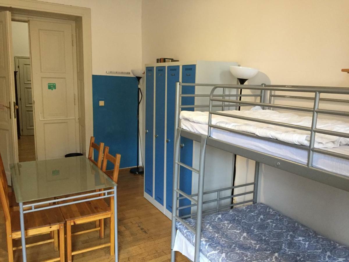 Hostel Rosemary Prag Exteriör bild